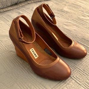Tsubo 3.5” brown leather wooden wedge heels, size 6.5, excellent condition
